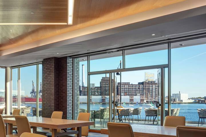 Canopy by Hilton Baltimore Harbor Point