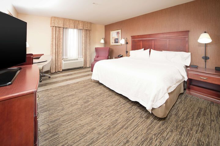 Hampton Inn & Suites Greensburg