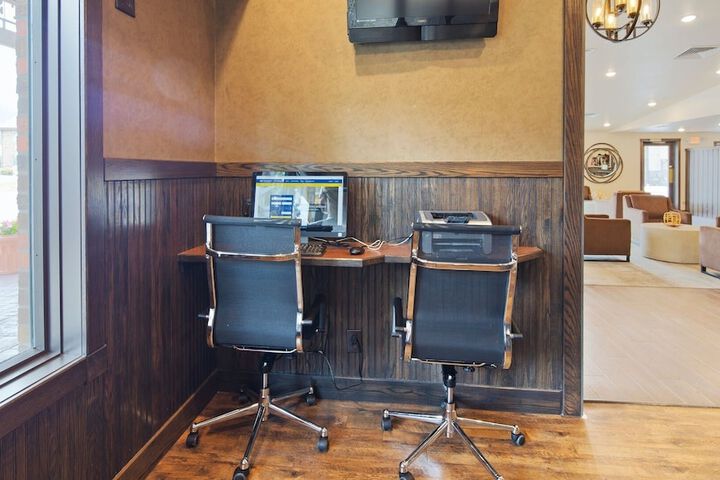 Business Center 26 of 27