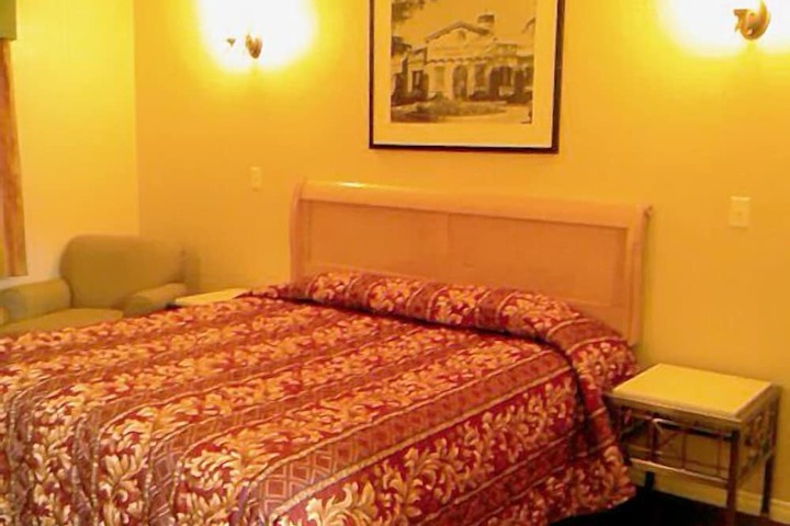 Room 6 of 11