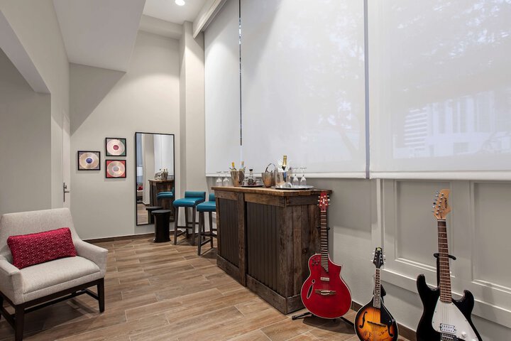 Room 9 of 35