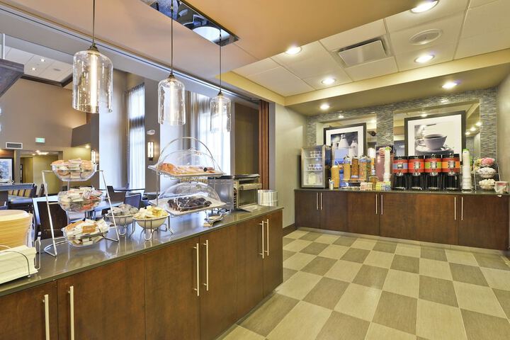 Hampton Inn & Suites Greensboro / Coliseum Area