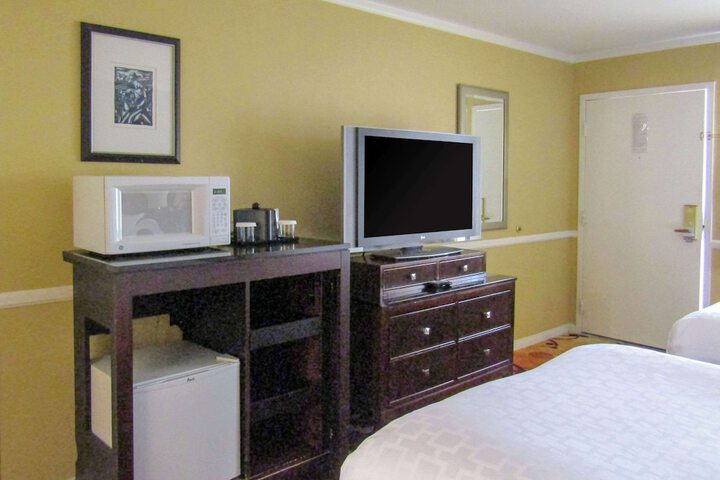Room 32 of 71