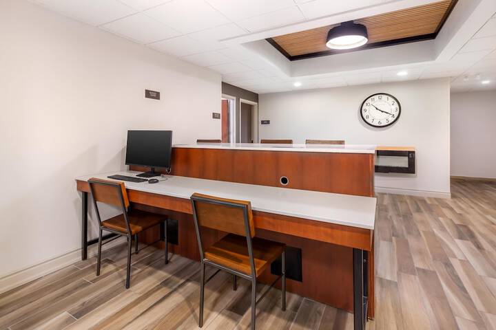Best Western Plus 1000 Islands Hotel & Suites