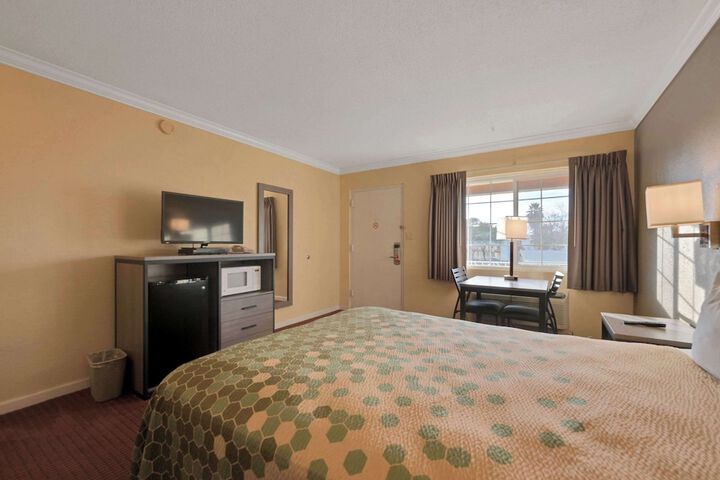 Room 32 of 49