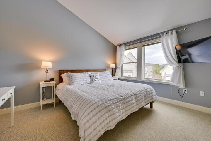 Bright Condo w / Community Perks: Near Ski Quechee!