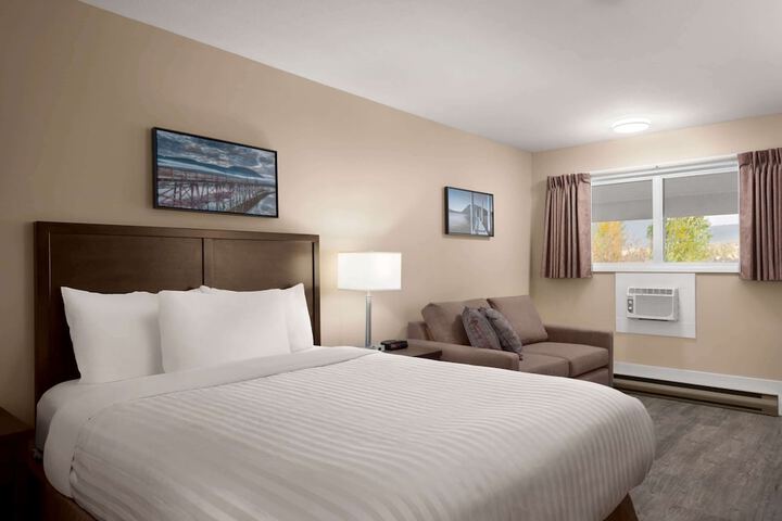 Room 16 of 28