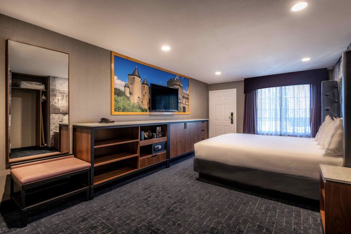 Room 27 of 38