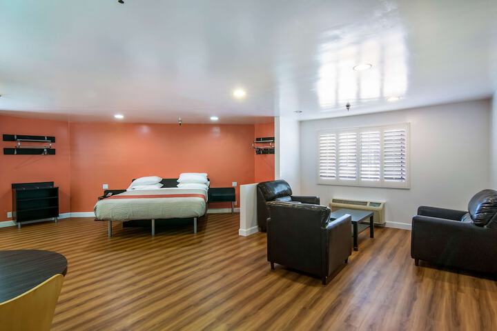 Room 6 of 27