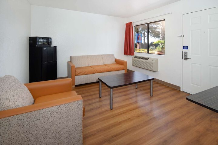 Room 32 of 36