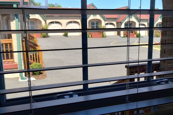 Room 60 of 211