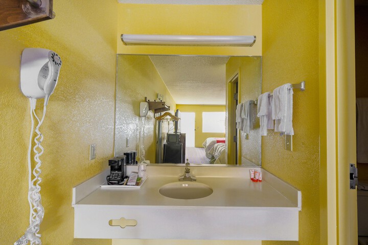 Room 16 of 24