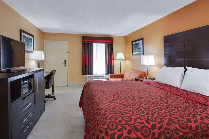 Room 16 of 25