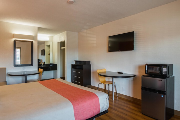 Room 15 of 33