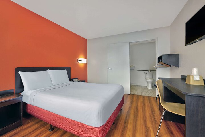 Room 16 of 19