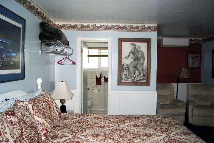Room 33 of 65