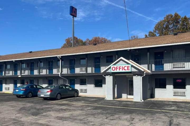 Motel 6 Hurricane WV