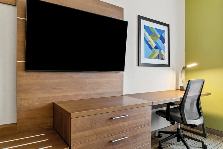 Holiday Inn Express & Suites Marion by IHG