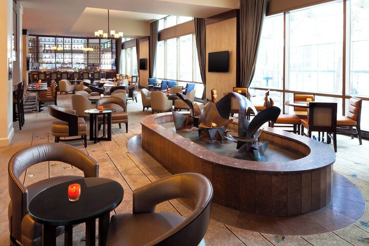 Lounge 103 of 126