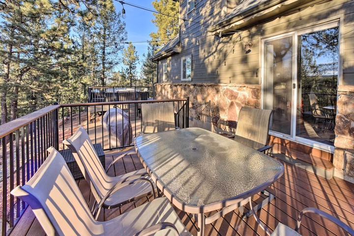mountain Haven w / Deck + Pikes Peak Views!