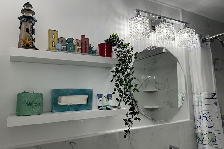 Room 13 of 28
