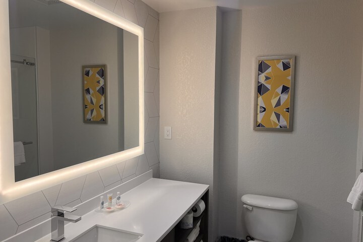 Comfort Suites Louisville Airport