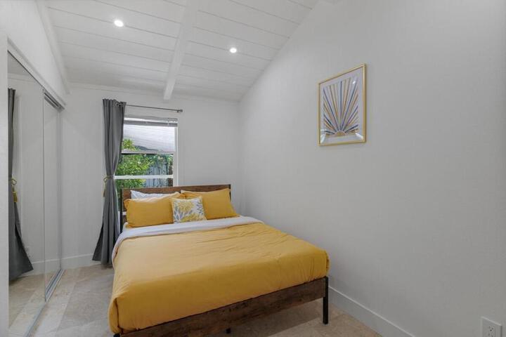 Molivu Homes 3BR - NewRemodel PetFriendly, Yard