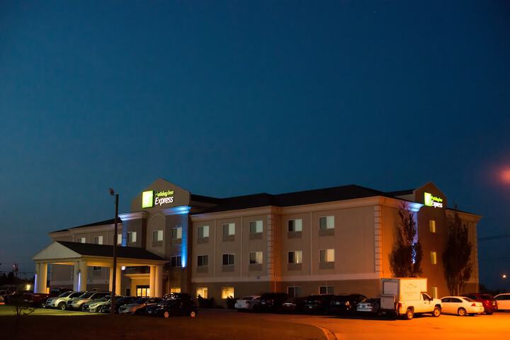 Holiday Inn Express Devils Lake by IHG