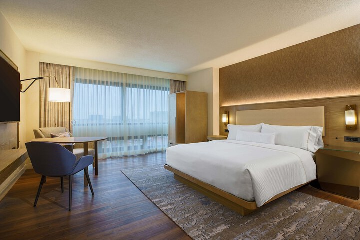Room 36 of 80
