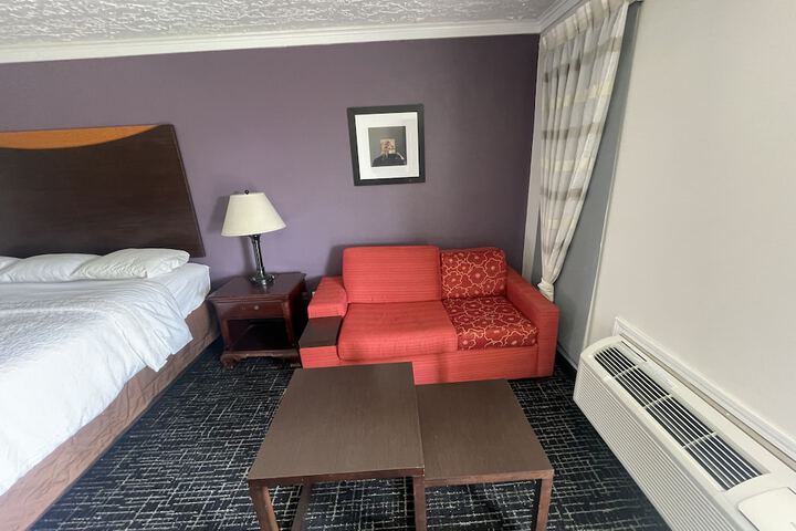 Room 12 of 16