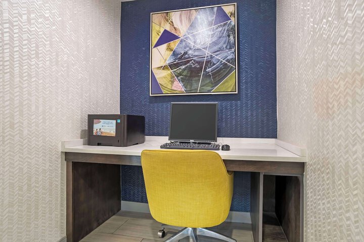 Business Center 31 of 31