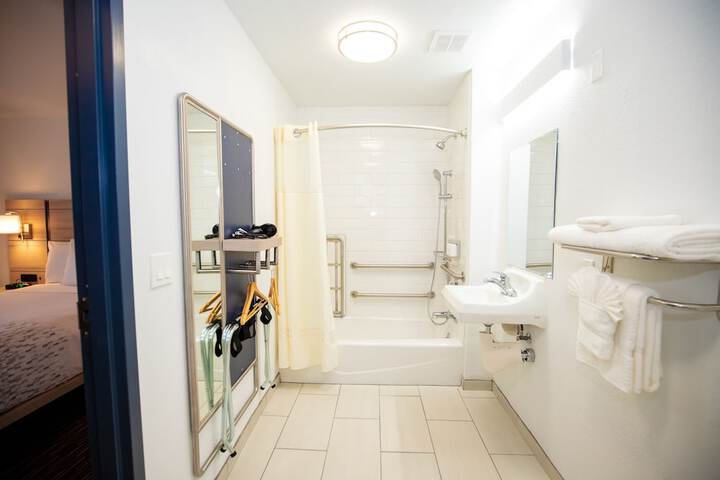 Room 9 of 27