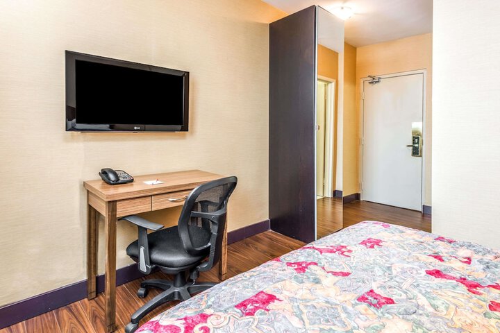 Room 15 of 18