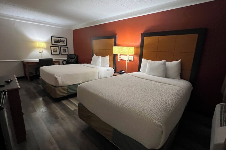 Room 25 of 76