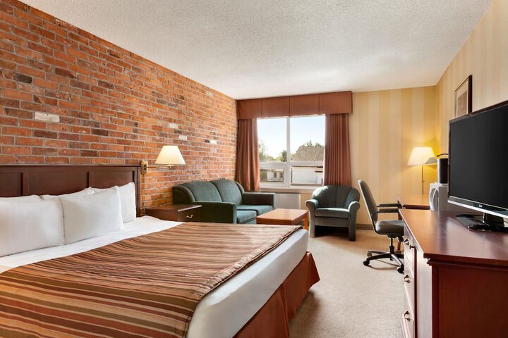 Room 11 of 20