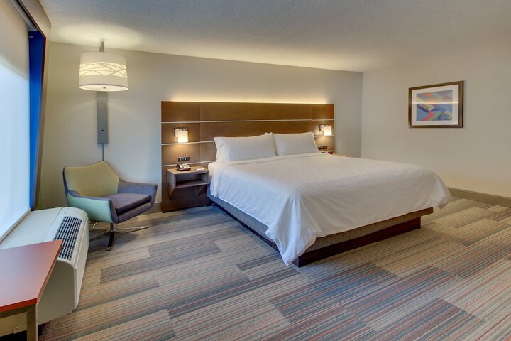 Room 12 of 36