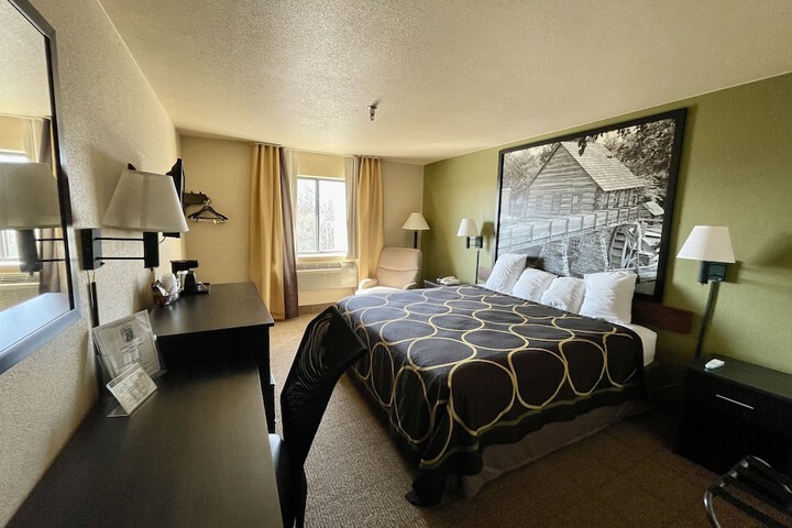 Room 2 of 18