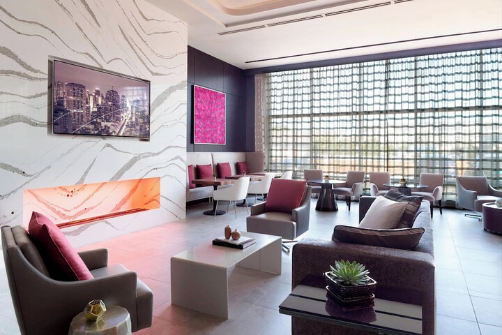 Lounge 39 of 46