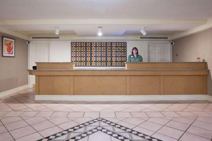 LA QUINTA INN BY WYNDHAM DENVER CENTRAL