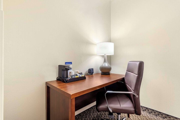 Room 21 of 38
