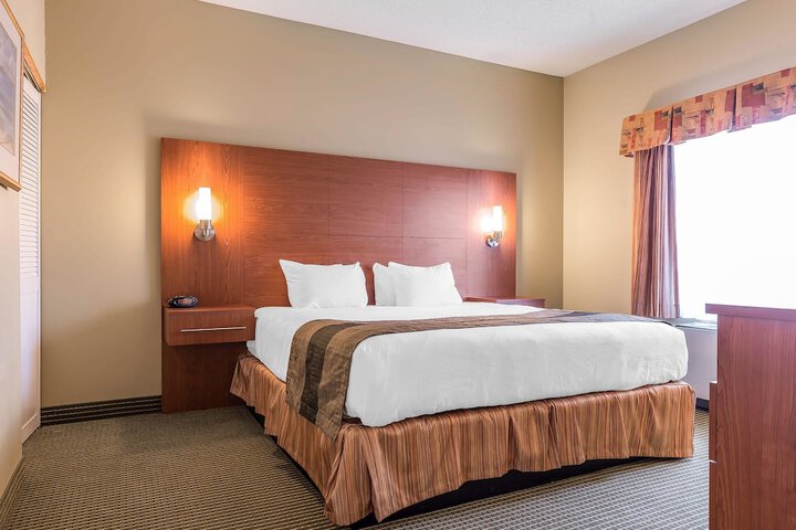 Room 27 of 108