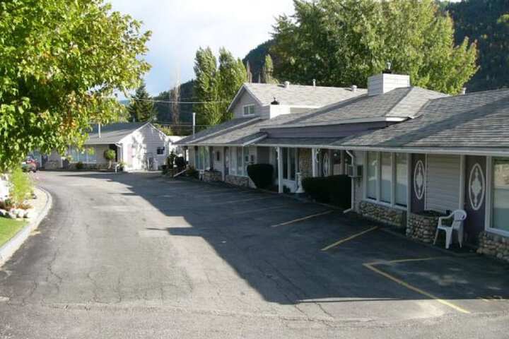 Trail Motel & RV Park