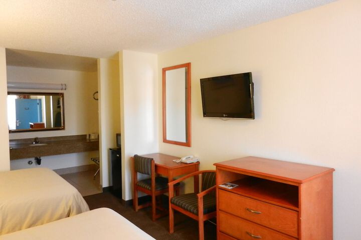 Room 26 of 38