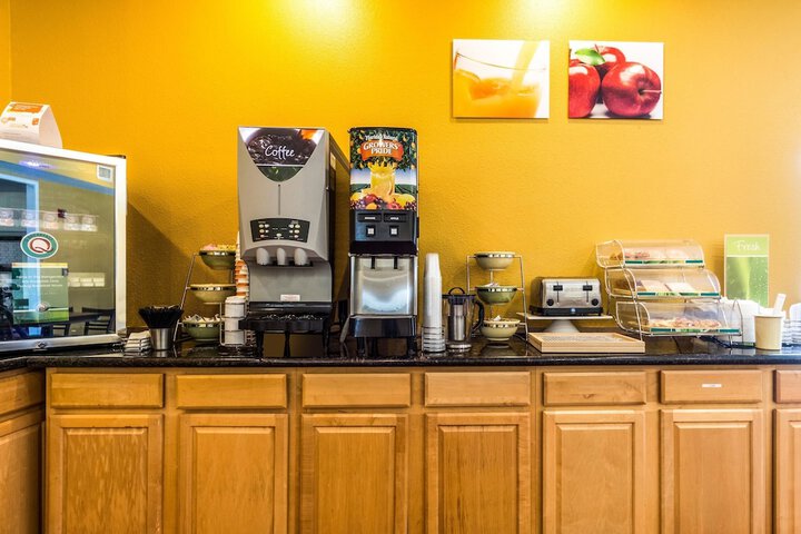 Breakfast/Coffee Service 33 of 38