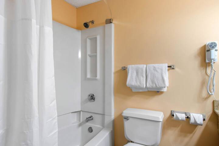 Room 17 of 32