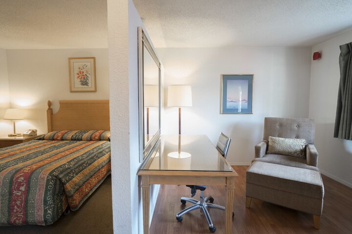 Room 13 of 37