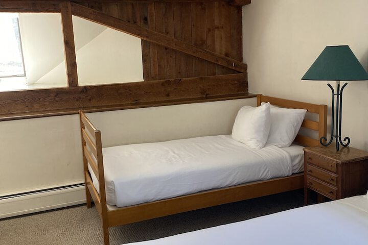 Room 152 of 294