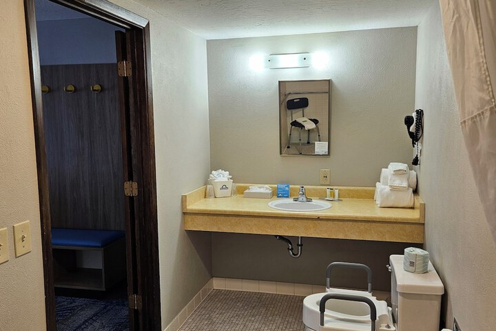 Days Inn and Suites by Wyndham Downtown Missoula-University