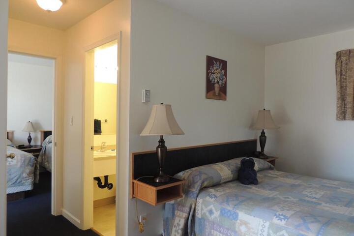 100 Mile Motel & RV Park