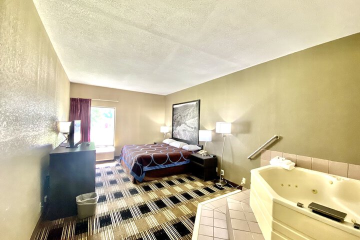 Room 4 of 12